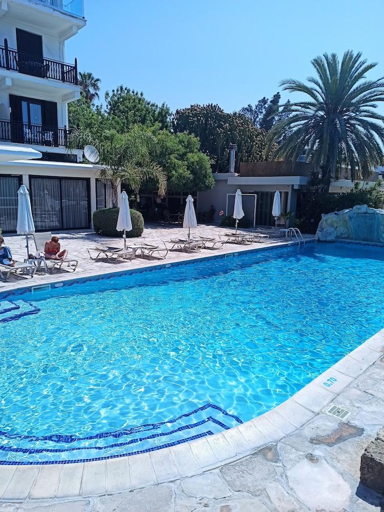 Dionysos Central Пафос Экстерьер фото